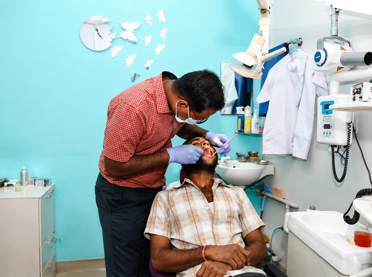 Vilva Dental dentist treating a patient